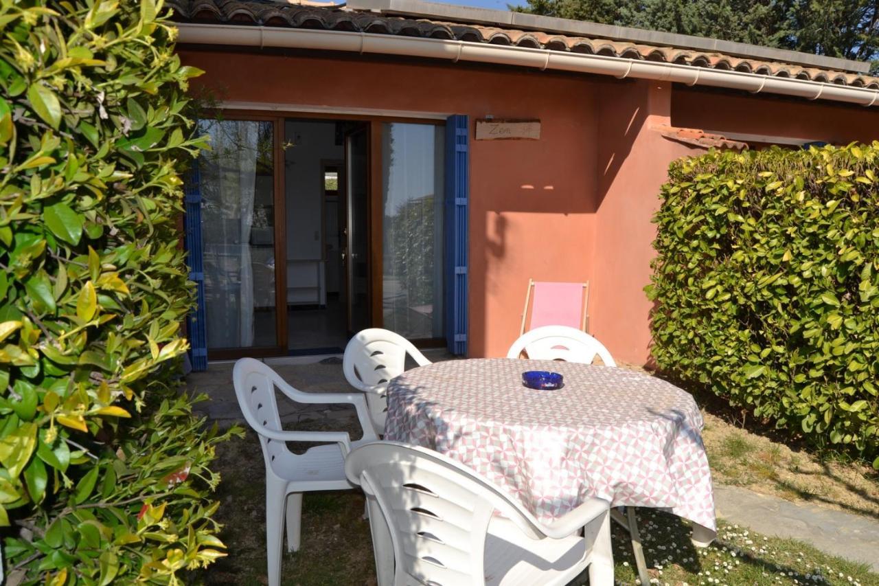 Village De Gites Les Olivettes Saint-Dezery Exterior photo
