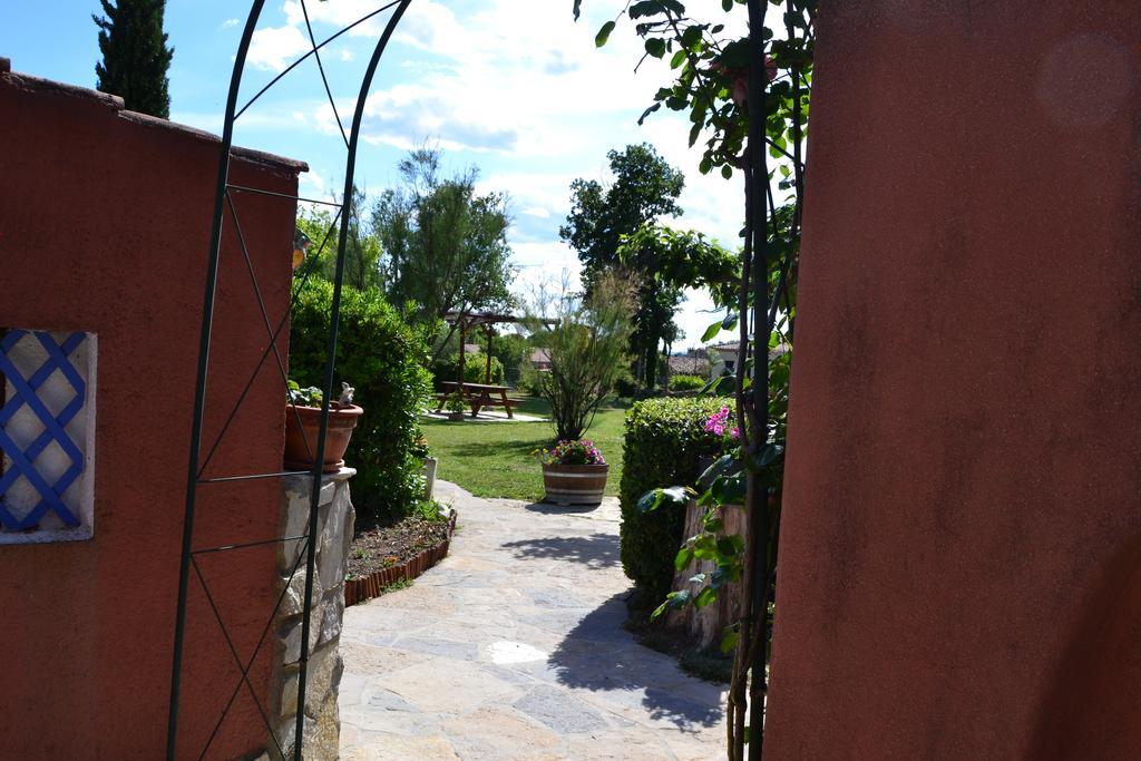 Village De Gites Les Olivettes Saint-Dezery Exterior photo