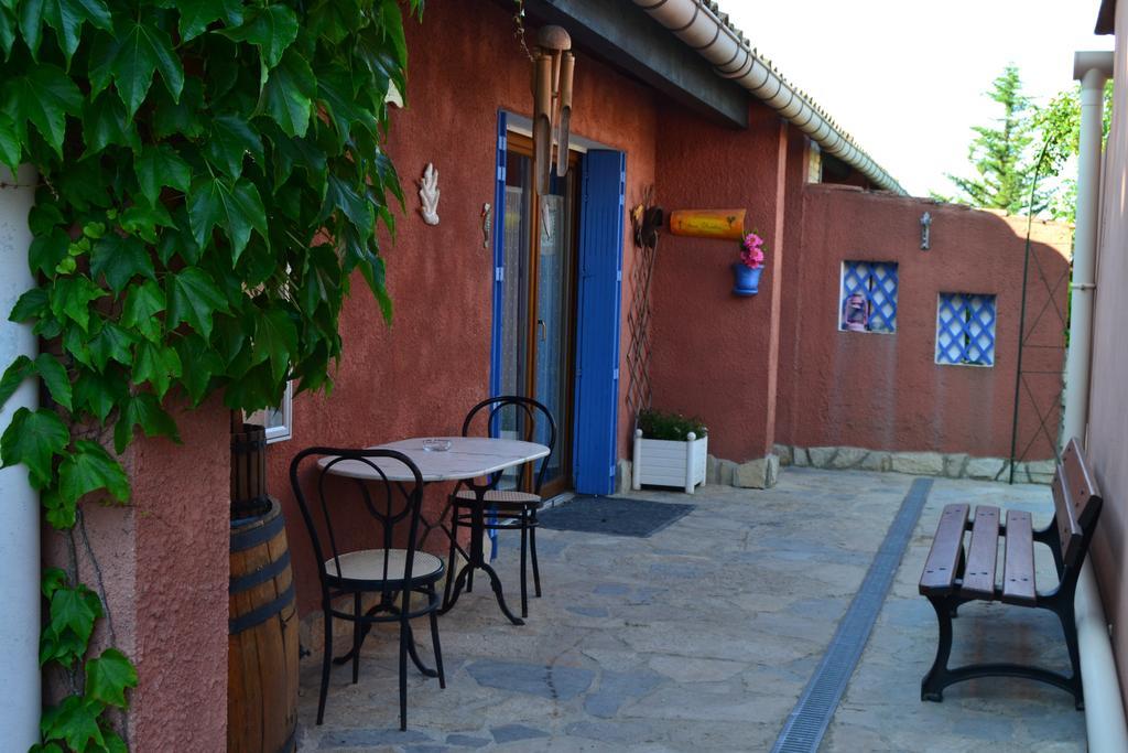 Village De Gites Les Olivettes Saint-Dezery Exterior photo