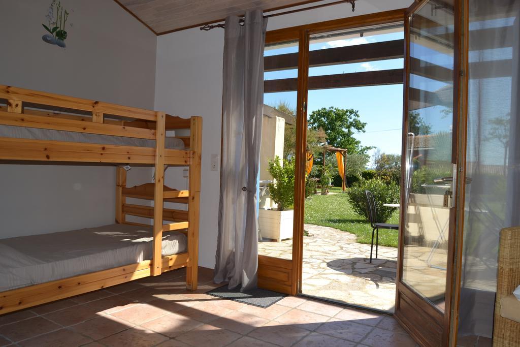 Village De Gites Les Olivettes Saint-Dezery Exterior photo