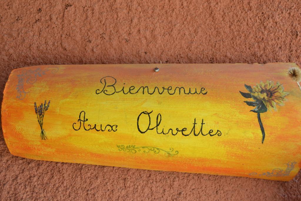 Village De Gites Les Olivettes Saint-Dezery Exterior photo