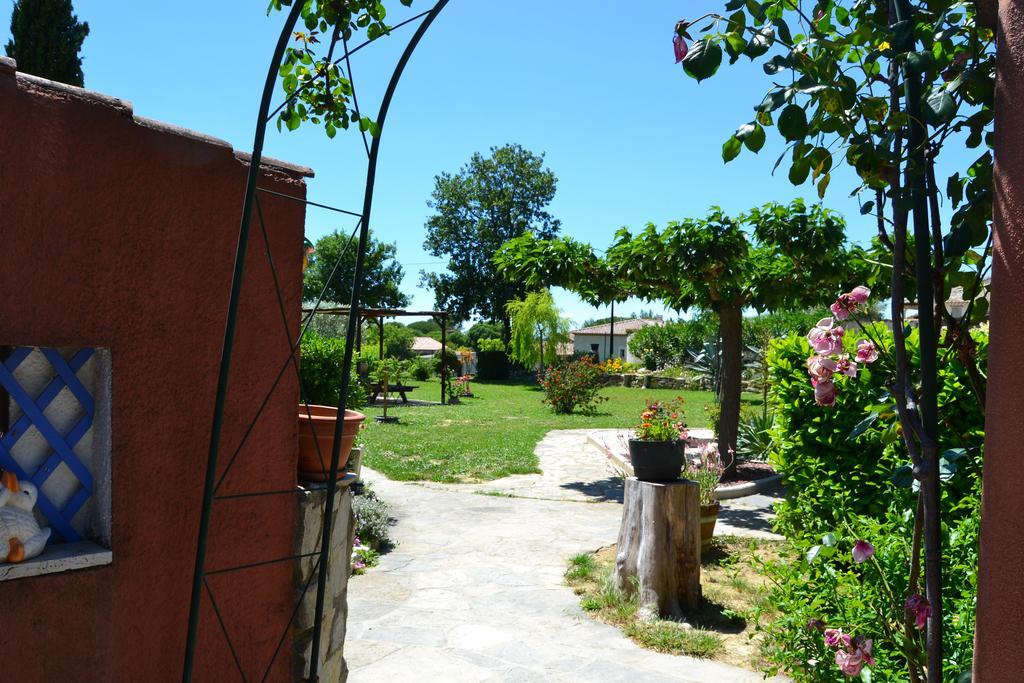 Village De Gites Les Olivettes Saint-Dezery Exterior photo